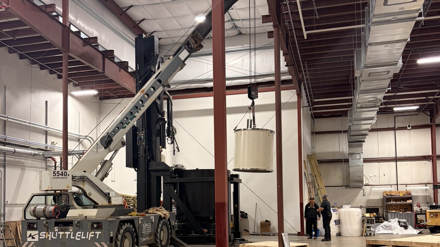 Carry deck crane lifting a CZ furnace chamber module during deinstallation